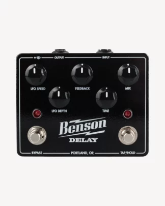 Benson Amps Delay pedal vist fra oven så forkontakter og tonekontroller er synlige